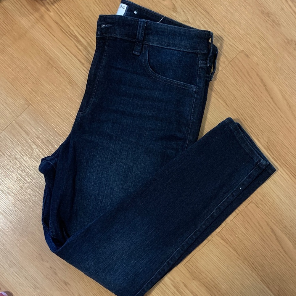 Hollister Women’s Dark Blue Jeans (look at photos for sizing)
